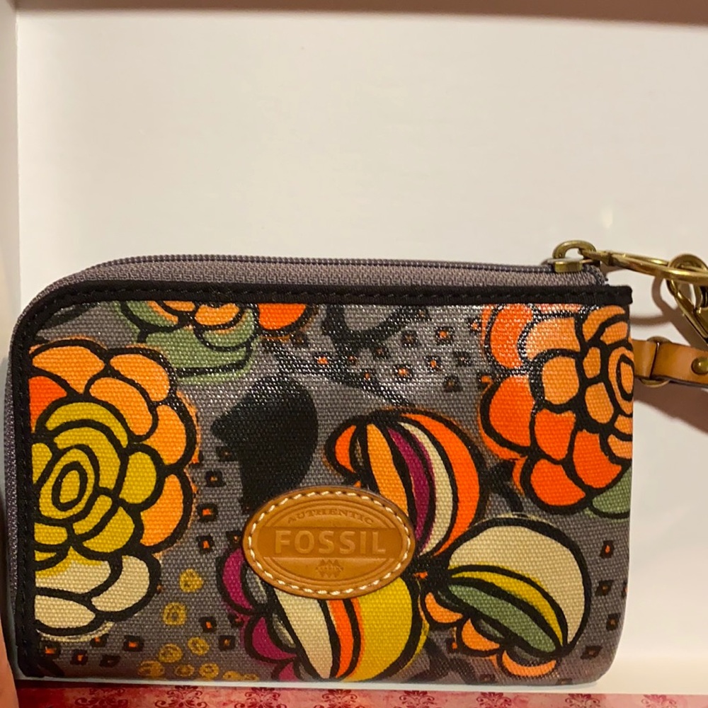 Fossil floral wristlet
